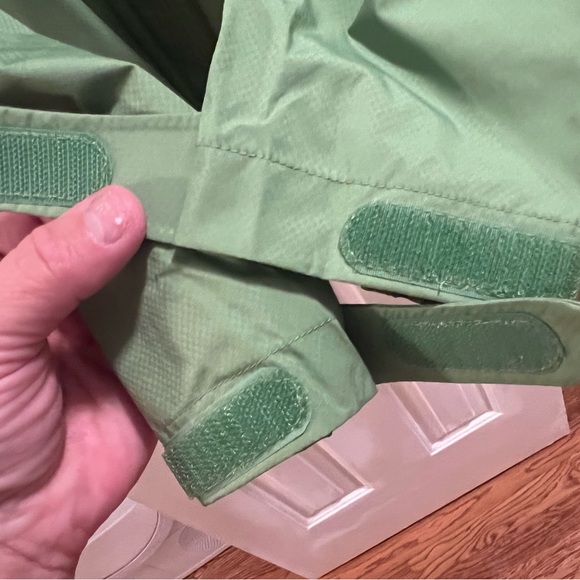 Marmot women’s size Large light green unlined hooded jacket. Very good condition - Picture 7 of 13